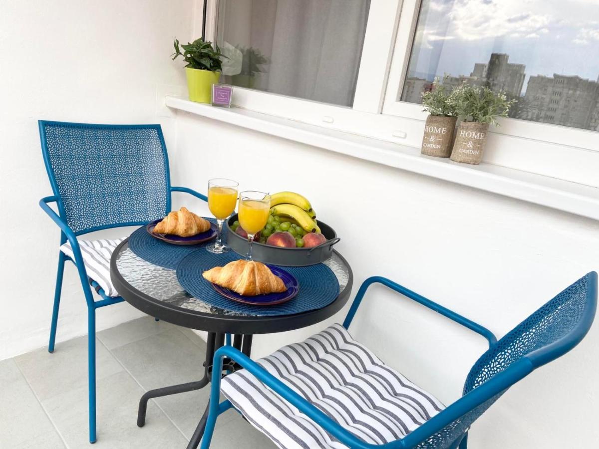 Sunny Apartment In Rijeka Exteriör bild